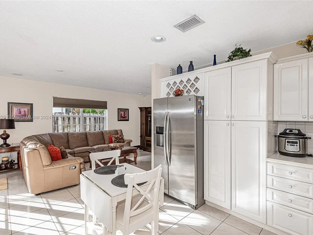 7910 NW 169th Ter, Miami Lakes FL 33016