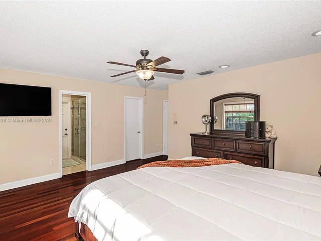 7910 NW 169th Ter, Miami Lakes FL 33016