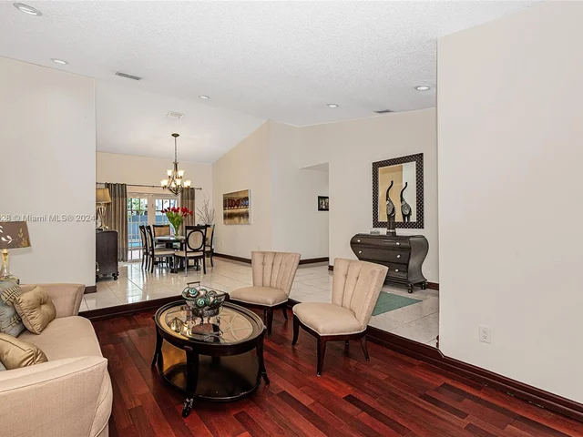 7910 NW 169th Ter, Miami Lakes FL 33016