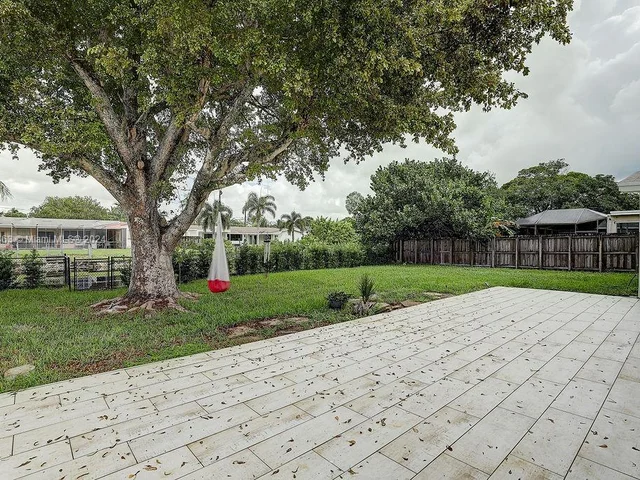 2311 NE 193rd St, Miami FL 33180