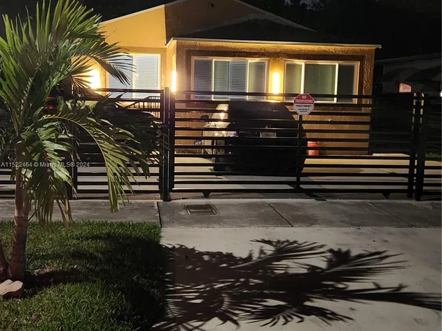 11 NE 116th St # 11, Miami FL 33161