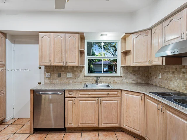 550 N Vittorio Ave, Coral Gables FL 33146