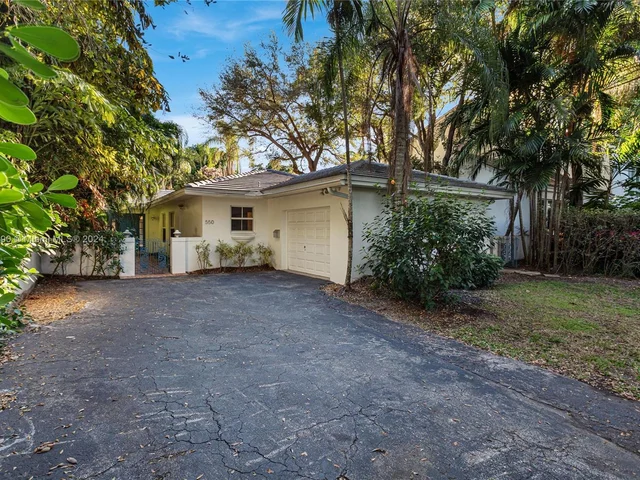 550 N Vittorio Ave, Coral Gables FL 33146
