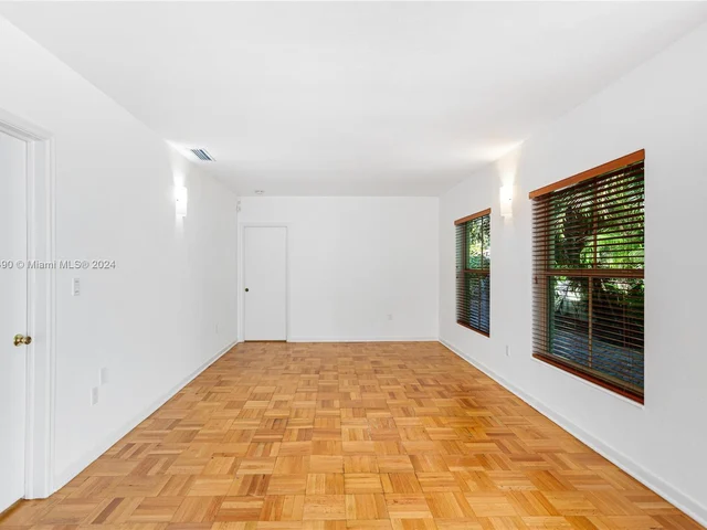 550 N Vittorio Ave, Coral Gables FL 33146