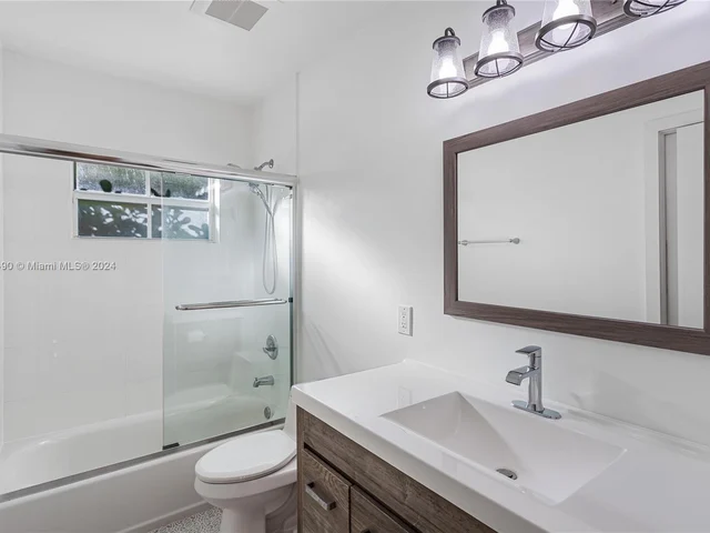 550 N Vittorio Ave, Coral Gables FL 33146