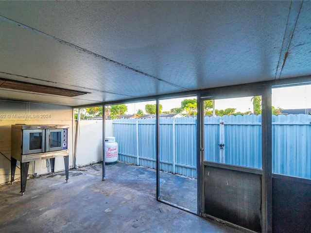 14046 SW 55th St, Miami FL 33175