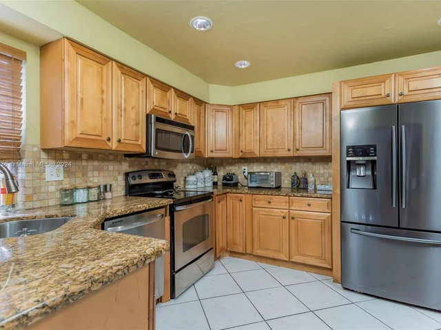 7956 NW 1st Ct, Margate FL 33063