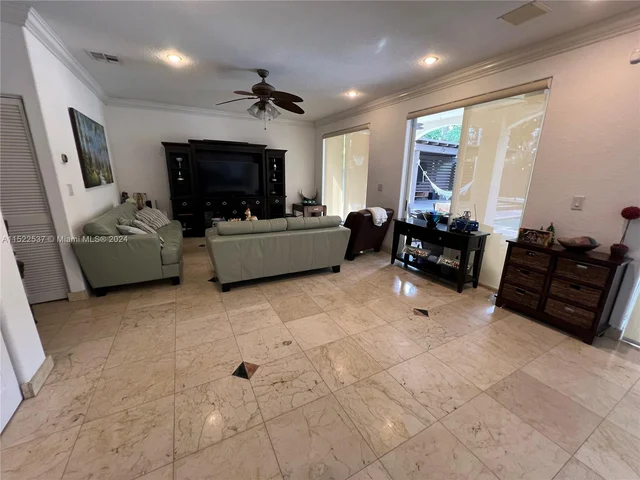 6498 NW 113th Pl, Doral FL 33178
