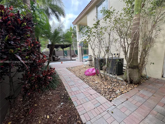 6498 NW 113th Pl, Doral FL 33178