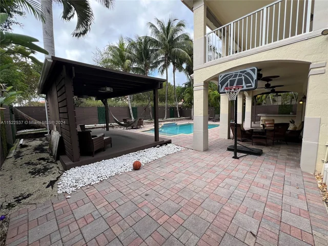 6498 NW 113th Pl, Doral FL 33178