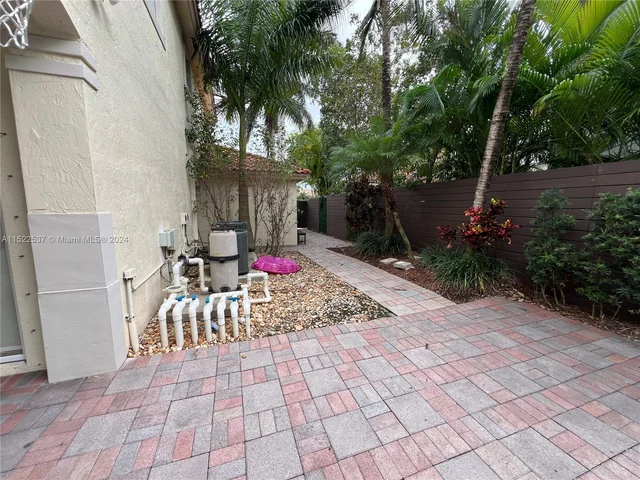6498 NW 113th Pl, Doral FL 33178