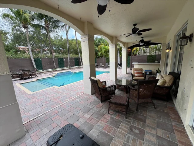 6498 NW 113th Pl, Doral FL 33178