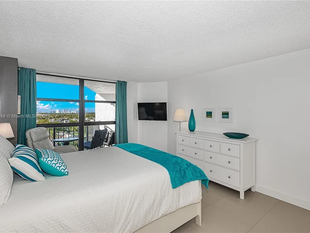 400 Leslie Dr # 1011, Hallandale Beach FL 33009