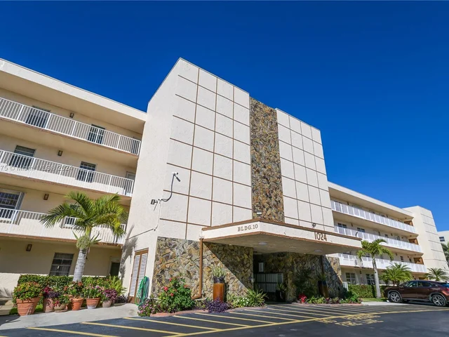 1024 SE 4th Ave # 405, Dania Beach FL 33004