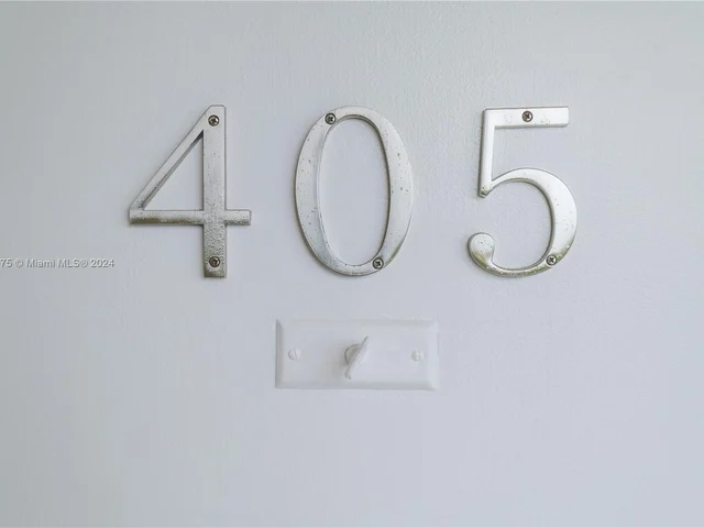 1024 SE 4th Ave # 405, Dania Beach FL 33004