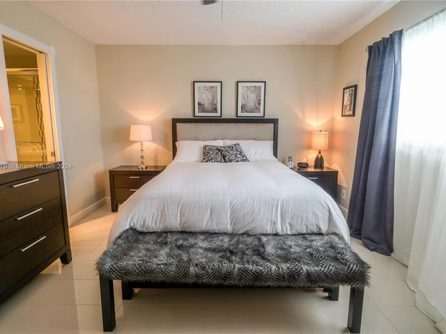 1024 SE 4th Ave # 405, Dania Beach FL 33004