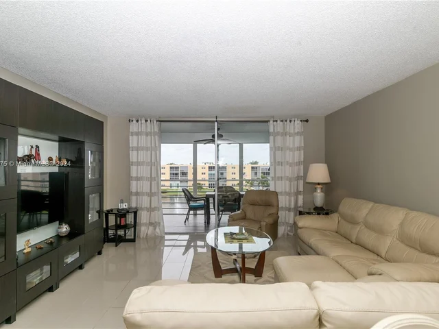 1024 SE 4th Ave # 405, Dania Beach FL 33004