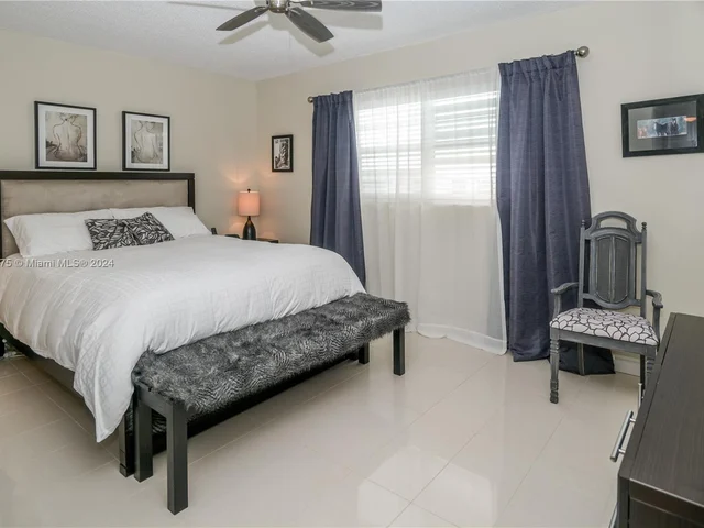 1024 SE 4th Ave # 405, Dania Beach FL 33004