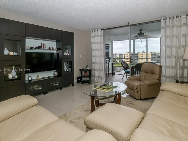 1024 SE 4th Ave # 405, Dania Beach FL 33004