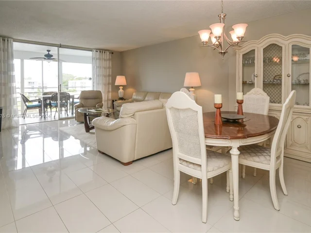 1024 SE 4th Ave # 405, Dania Beach FL 33004