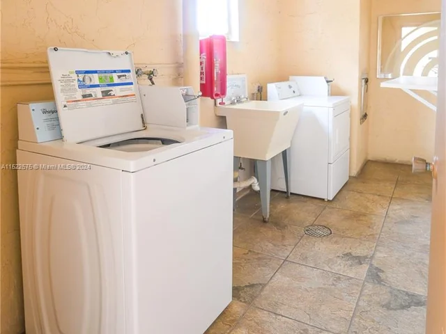 1024 SE 4th Ave # 405, Dania Beach FL 33004