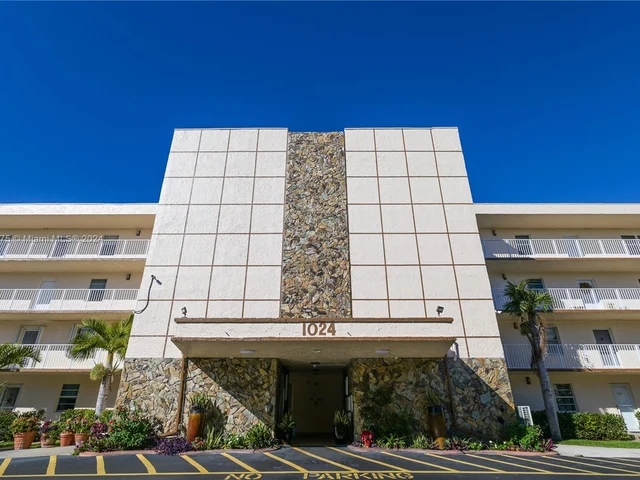 1024 SE 4th Ave # 405, Dania Beach FL 33004