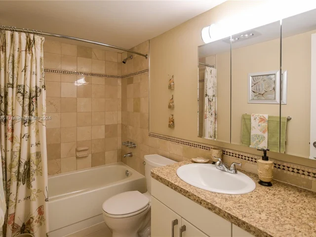 1024 SE 4th Ave # 405, Dania Beach FL 33004