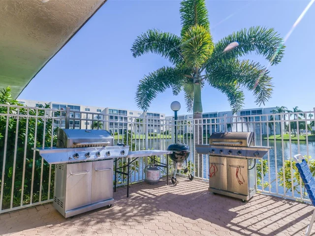 1024 SE 4th Ave # 405, Dania Beach FL 33004