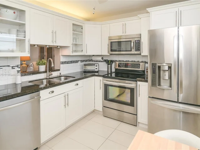 1024 SE 4th Ave # 405, Dania Beach FL 33004