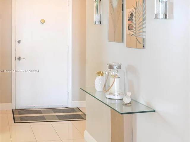 1024 SE 4th Ave # 405, Dania Beach FL 33004