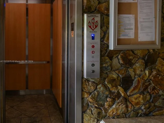 1024 SE 4th Ave # 405, Dania Beach FL 33004