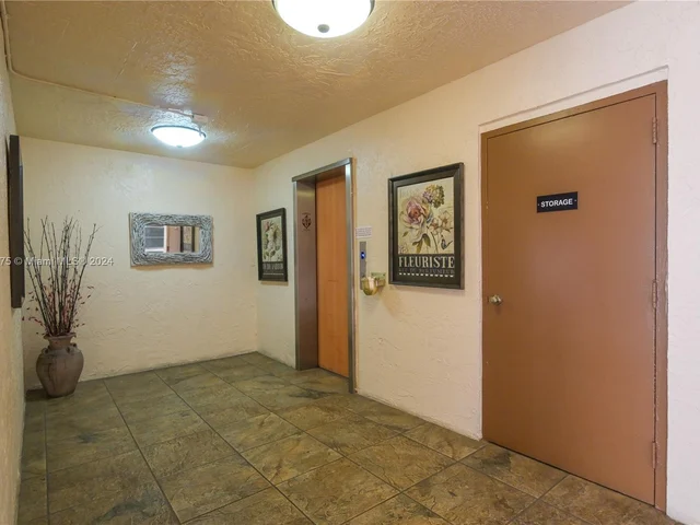 1024 SE 4th Ave # 405, Dania Beach FL 33004