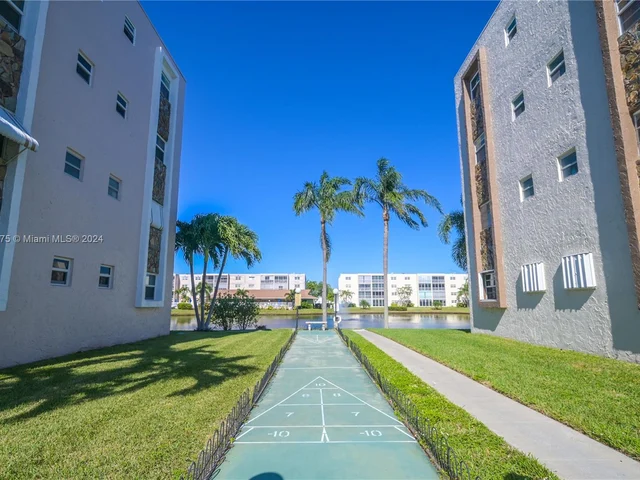 1024 SE 4th Ave # 405, Dania Beach FL 33004