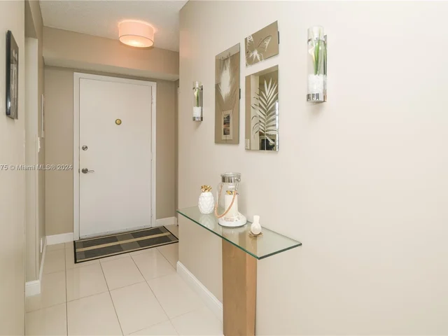 1024 SE 4th Ave # 405, Dania Beach FL 33004