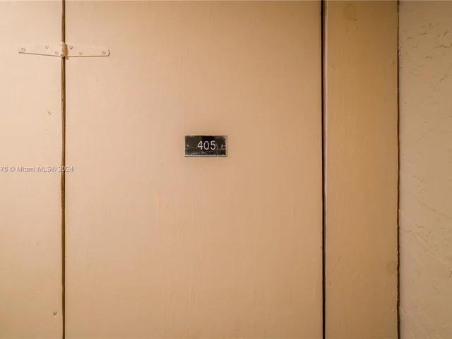 1024 SE 4th Ave # 405, Dania Beach FL 33004