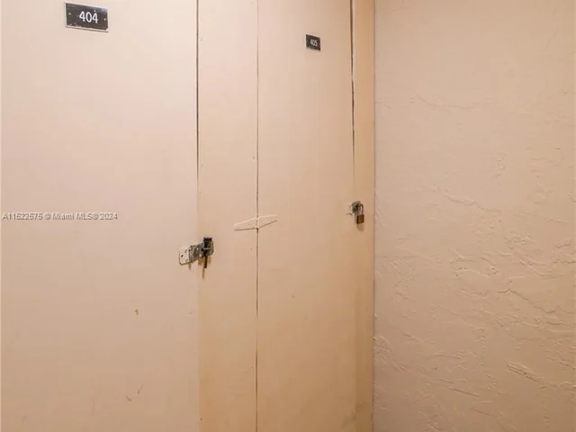 1024 SE 4th Ave # 405, Dania Beach FL 33004