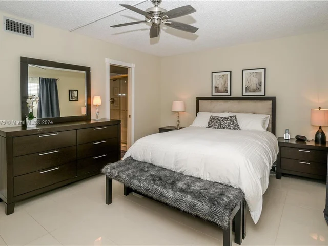 1024 SE 4th Ave # 405, Dania Beach FL 33004