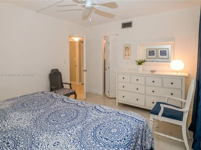 1024 SE 4th Ave # 405, Dania Beach FL 33004