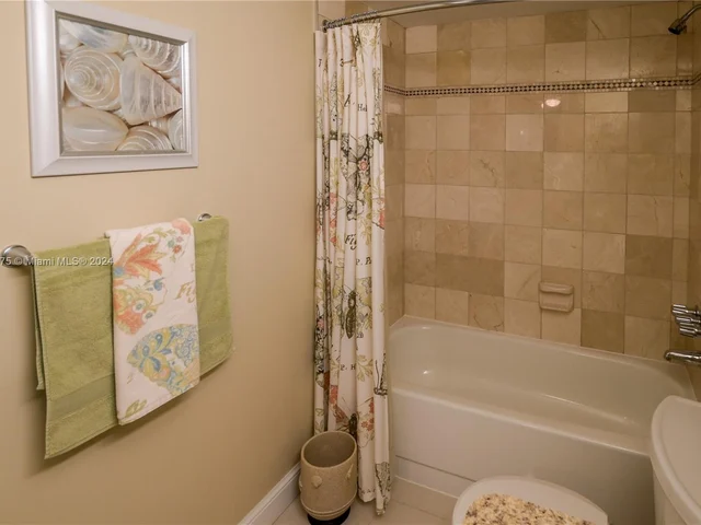 1024 SE 4th Ave # 405, Dania Beach FL 33004