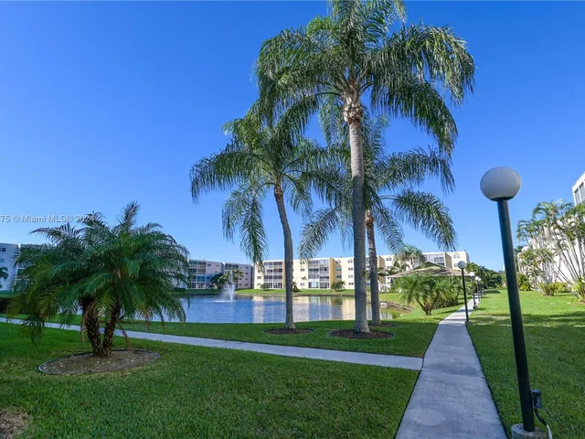 1024 SE 4th Ave # 405, Dania Beach FL 33004