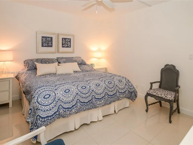 1024 SE 4th Ave # 405, Dania Beach FL 33004