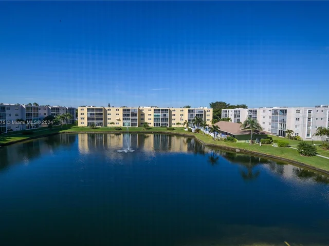 1024 SE 4th Ave # 405, Dania Beach FL 33004