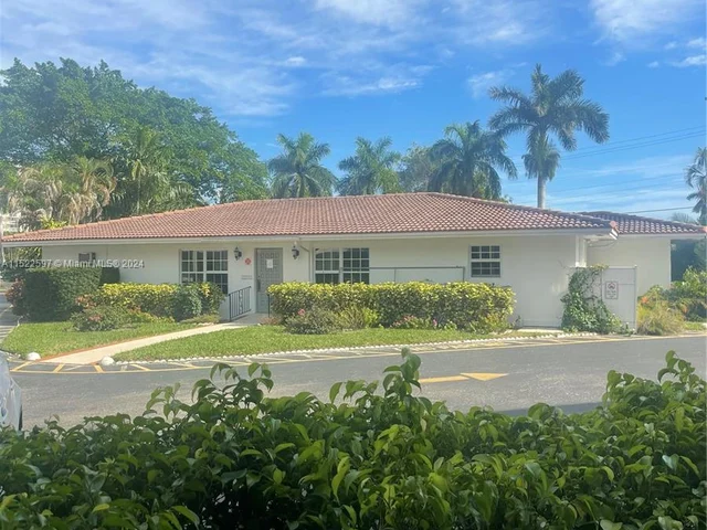 501 Blue Heron Dr # A, Hallandale Beach FL 33009