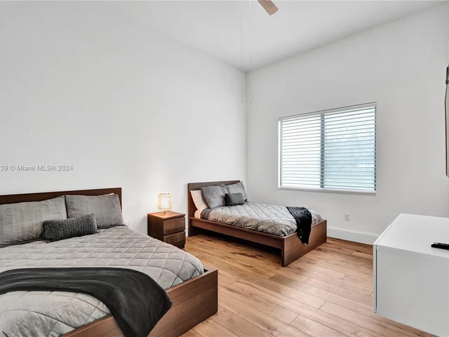 12361 NW 18th St, Plantation FL 33323