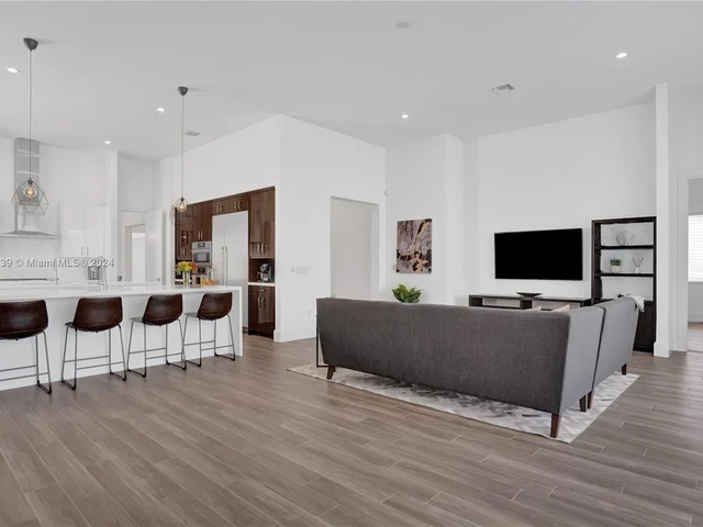 12361 NW 18th St, Plantation FL 33323