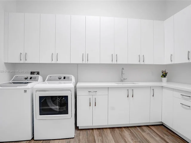 12361 NW 18th St, Plantation FL 33323