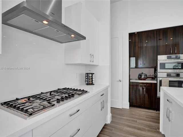 12361 NW 18th St, Plantation FL 33323