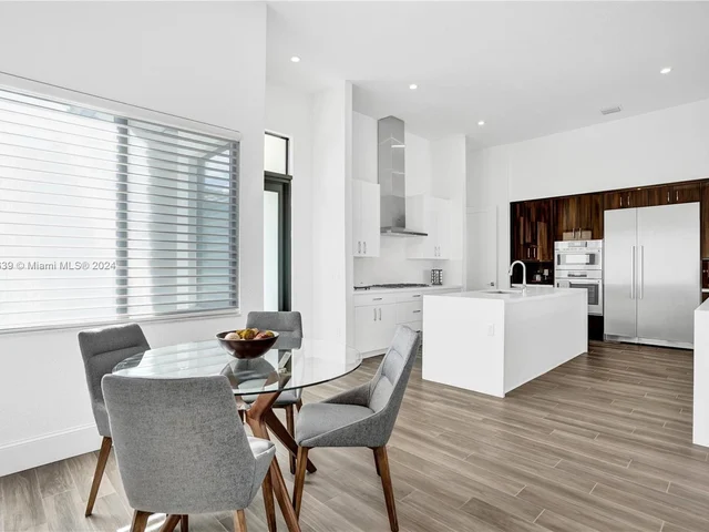 12361 NW 18th St, Plantation FL 33323