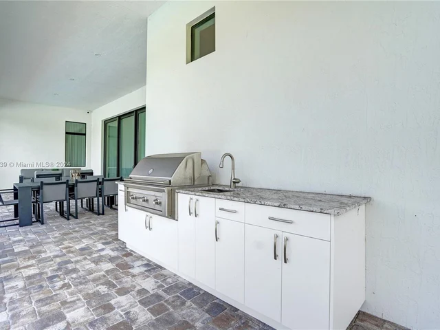 12361 NW 18th St, Plantation FL 33323