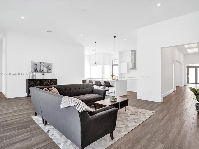 12361 NW 18th St, Plantation FL 33323